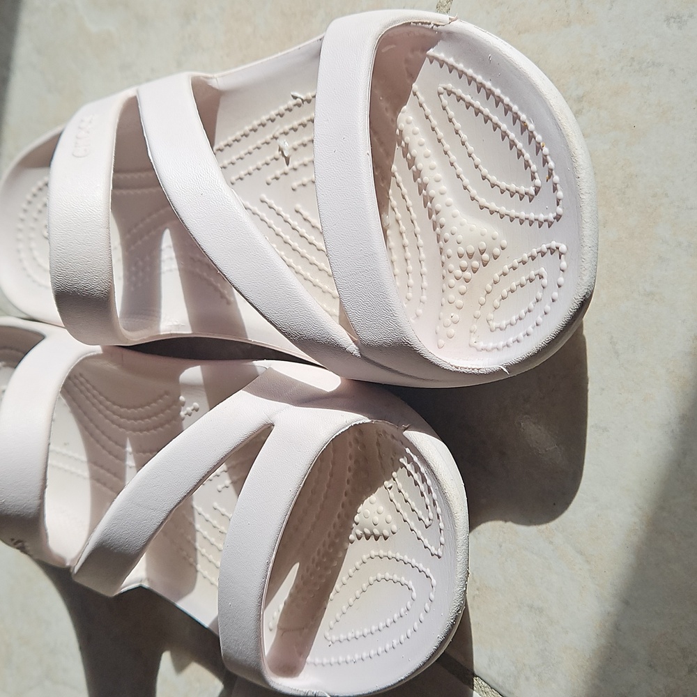 CROCS Women's Barely Pink Kadee II Strappy Sandals Sz. 9 - Picture 3 of 5